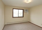 Thumbnail 5 of 13 - Sunrise Courts Apartments bedroom styles Cambridge