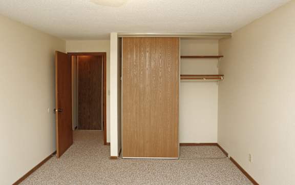 Sunrise Courts Apartments closet space