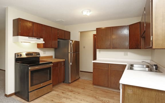 Sunrise Courts Apartments hardwood floors kitchen cambridge MN