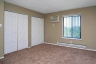 Beige Carpet In Bedroom at Lansing Riverwood, LLC, Lansing, IL, 60438