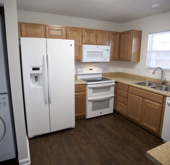 Eagle Creek Court Apartments in Indianapolis IN