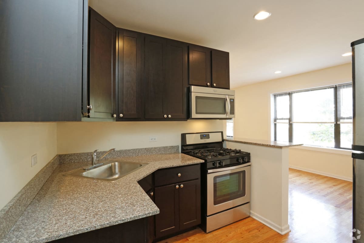 Photos and Video of Wilson Court 1901 W Wilson Ave in Chicago IL