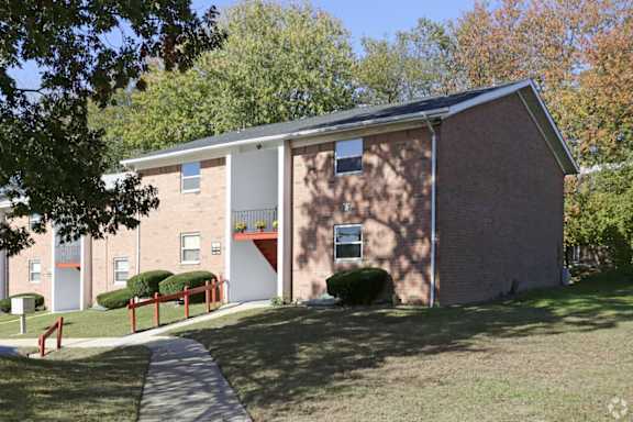 best garden style one bedroom and two bedroom rental apartments at brighton arms apartments in neptune city, nj near jersey shore medical student short term fully furnished housing available