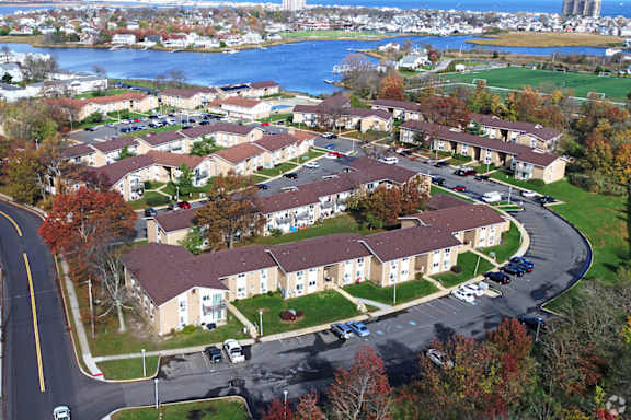 best garden style one bedroom and two bedroom rental apartments for rent at edgewater east/west apartments in long branch, nj near the jersey shore beach on the water
