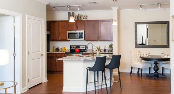 Island with Breakfast Bar and Dining Nook