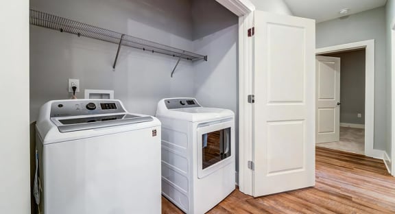 Large Custom Closets for Maximum Storage