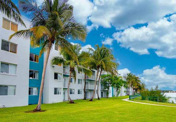 Exterior view of building at Aqua 2800, Oakland Park, 33309