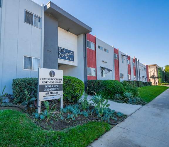 A building with a sign in front of it that says "Chateau Enclave Apartments".