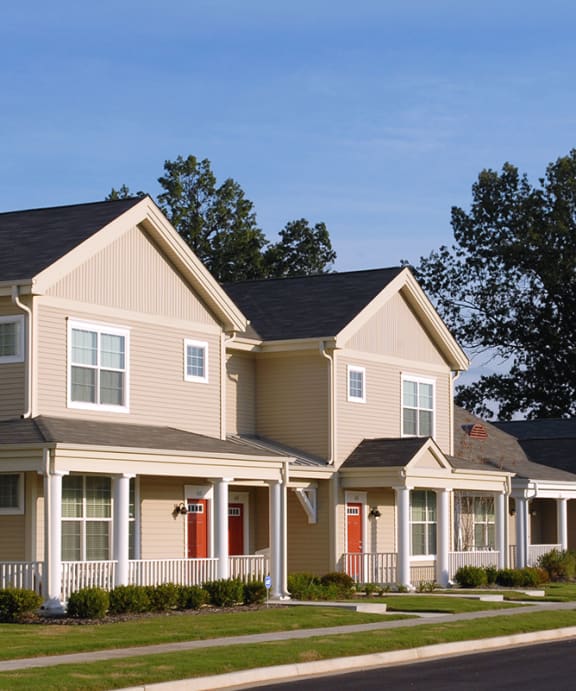 a row of townhouses on the side of a street