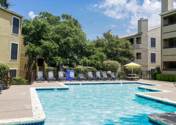cascading pool in south austin apartments near I35
