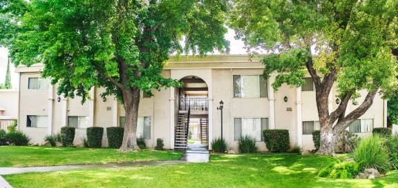 Clovis Courtyard Breezeway