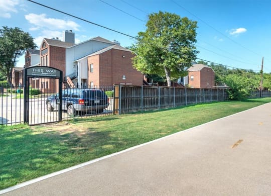 Lakewood on the Trail outdoor recreational trail Dallas, Texas Apartment