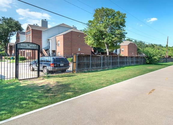 Lakewood on the Trail outdoor recreational trail Dallas, Texas Apartment
