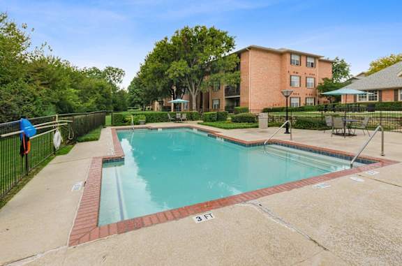 Valley Ridge Apartments in Lewisville, Texas Exterior and Pool
