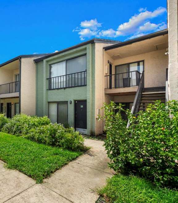 Apartment exterior at Oasis at Bayside Apartments in Largo, FL.