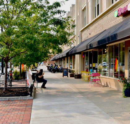 Lakewood Clifton Blvd. shopping and dinging at Integrity Gold Coast, Ohio, 44102