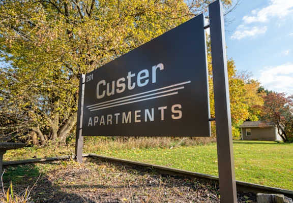 a sign that says cluster apartments