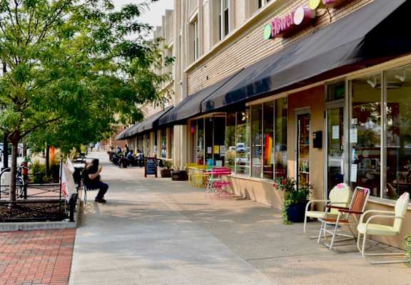 Lakewood Clifton Blvd. shopping and dinging at Integrity Gold Coast, Ohio, 44102