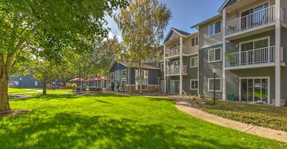 Courtyard at VINTAGE AT VANCOUVER, Vancouver, WA