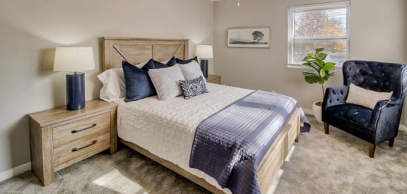 Bedroom with cozy bed at The Life at Green Arbor, Columbus, OH, 43217