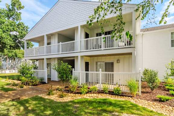 Picnic Area in the Gardens at The Oliver Apartment Homes in Olive Branch, Mississippi 38654