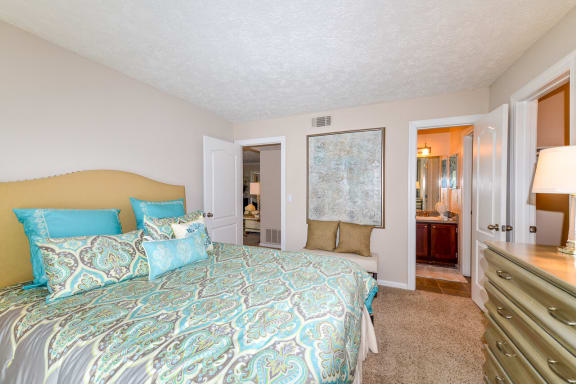 Spacious Bedrooms With En Suite Bathrooms at Rosemont Vinings Ridge, Atlanta, GA