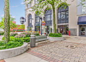 Thumbnail 3 of 30 - 43 Town Square