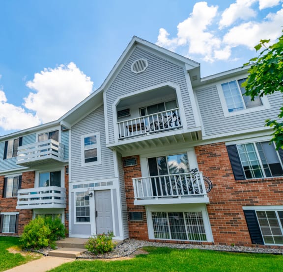 Exterior at Trappers Cove Apartments, Lansing, 48910