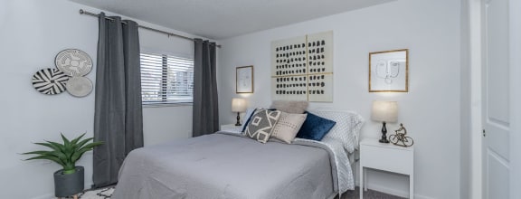 Well Appointed Bedroom at Deerfield Crossing Apartments, Lebanon, 45036