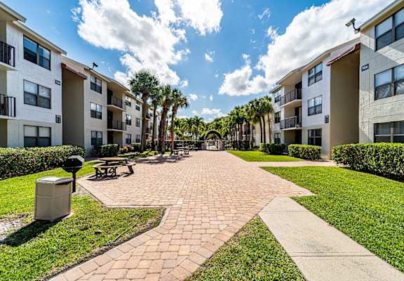Courtyard at Bella Lago Vista, West Palm Beach, FL