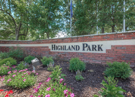 Pool area at Highland Park Apartment Homes, Kansas, 66214