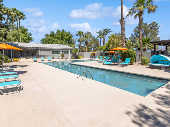 Pool and sundeck at Lakeside Casitas apartments
