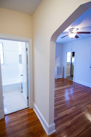 3221 Connecticut Avenue One Bedroom B Foyer 02