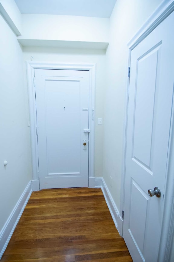 3221 Connecticut Avenue One Bedroom A Entry