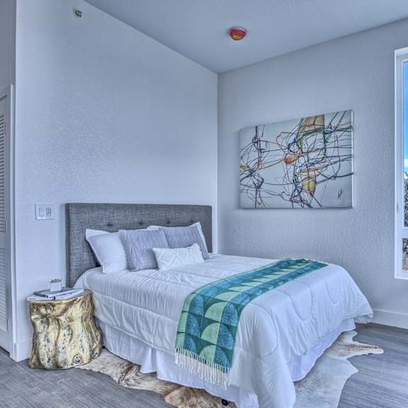 Bedroom with a Bed at Sloan's Place Apartments, Denver