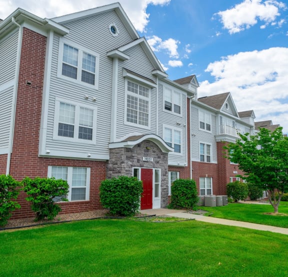 Exterior at Arbor Lakes Apartments, Elkhart, IN, 46516