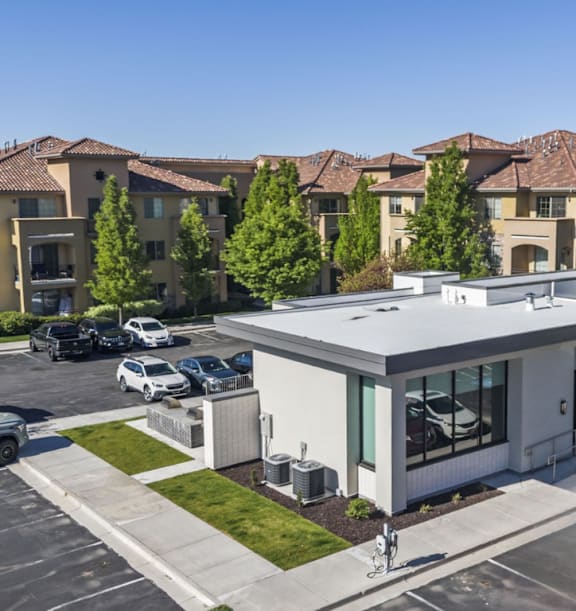 Picnic Area With BBQ at Siena Villas Apartments, Orem, Utah