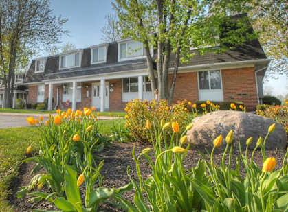 Exterior view of the Garden and Building at Dannybrook in Williamsville, NY