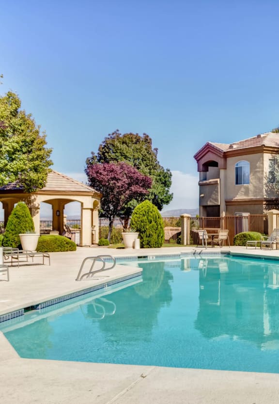 take a dip in our resort style swimming pool at Links at High Resort, Rio Rancho, NM, 87124