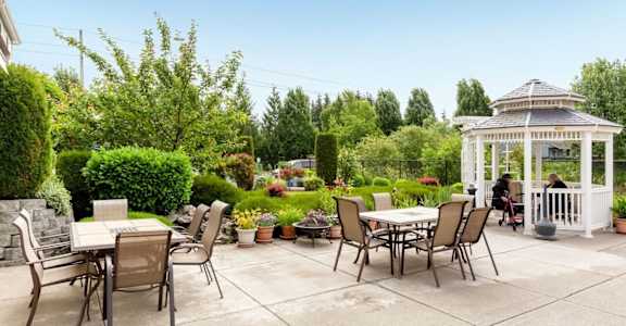 Rainier Vista garden area with outdoor seating at RAINIER VISTA SENIOR APARTMENTS, PACIFIC, Washington