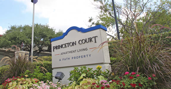 Apartments in Vickery Midtown Dallas Princeton Court