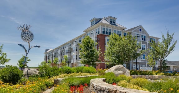 The Commons at Southfield apartments in weymouth exterior at union point