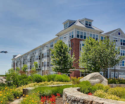 The Commons at Southfield apartments in weymouth exterior at union point