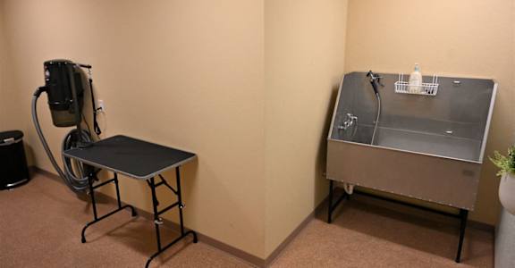Pet Wash at Poplar Creek Apartments, Brookfield, WI, 53045