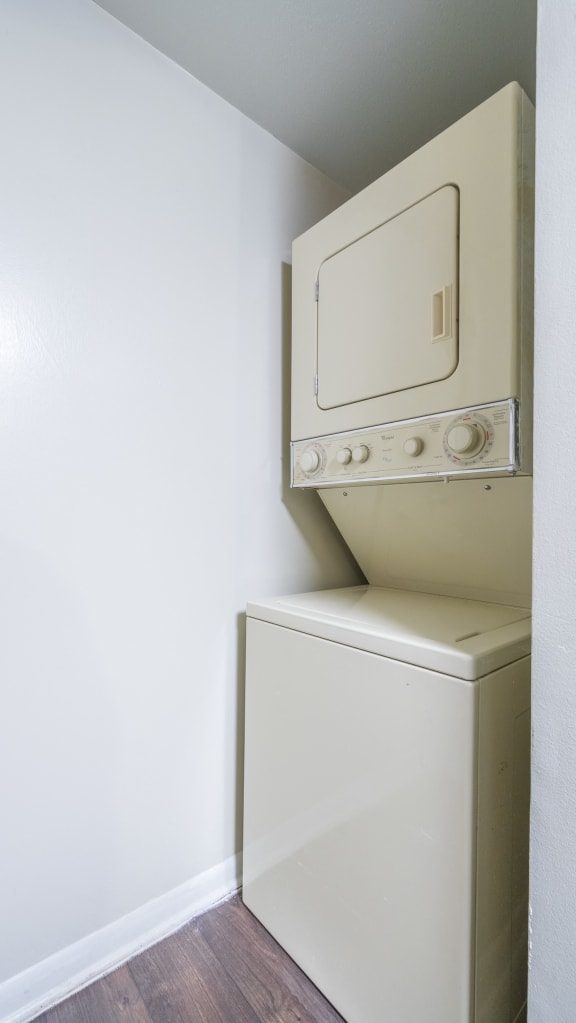 Laundry at Laurel Oaks Apartments in Tampa, FL