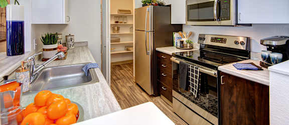 Modern Kitchen with Modern Appliances at Signature Pointe, Kent, 98032