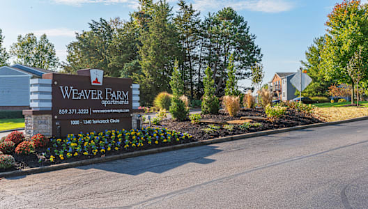 the welcome sign at weaver farm apartments at Weaver Farm, Florence, KY, 41042