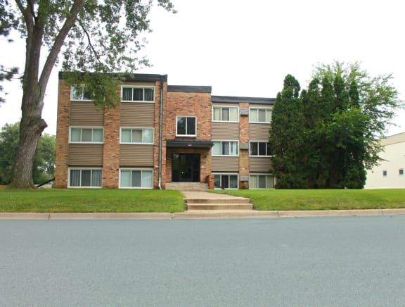 Street View of Minneapolis Apartment 8920 Wentworth