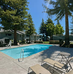 A swimming pool at Vintage Pointe, Rohnert Park