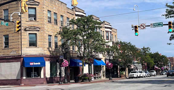 A street view with a traffic light and a building with a sign that says "Public Parking".